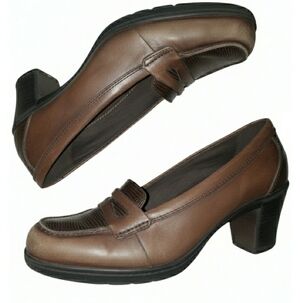 Size 8 Clarks Leather Heeled penny Loafer Shoes Womens Brown